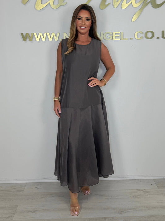 (BUY 1 GET 2 FREE) Sleeveless Round Neck Maxi Dress (4 Colours)